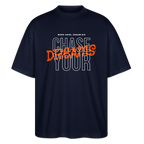 Premium Oversized Organic Shirt (Unisex) – „CHASE YOUR DREAMS“ | Premium Organic Shirt mit Statement Design, 100% Bio-Baumwolle - Navy