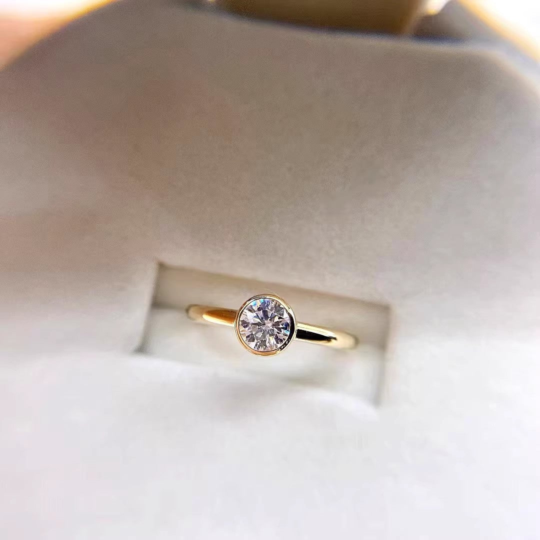 Vergoldeter Ring mit 1 Karat Zirkonia | Damenring, Light Luxury, runder Solitär, Größen 6–9