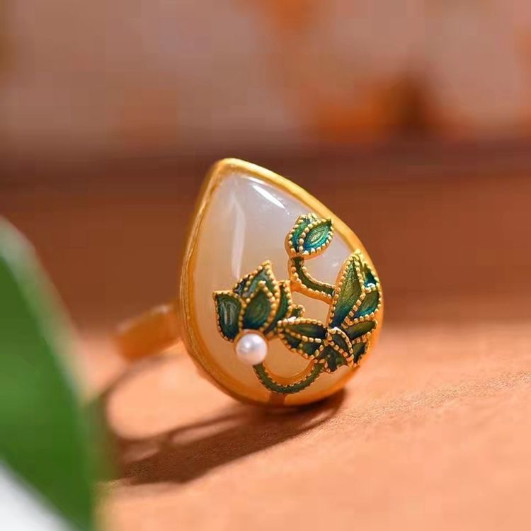 Vergoldeter Lotus-Ring mit Emaille & Perlendetail | Unisex, offen, handbemalt, asiatischer Stil